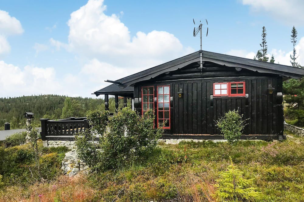 Engerdal House | Discover this cosy holiday home in Østfjell, surrounded by unspoilt nature.