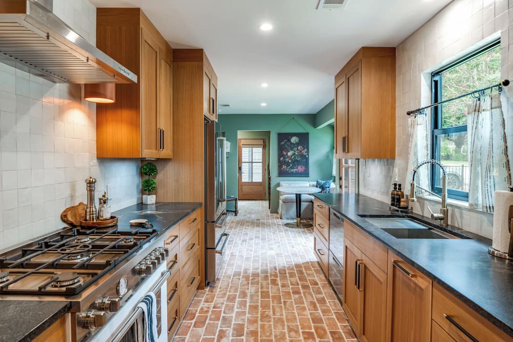 McKinney Cottage | Completely renovated modern cottage near downtown McKinney.