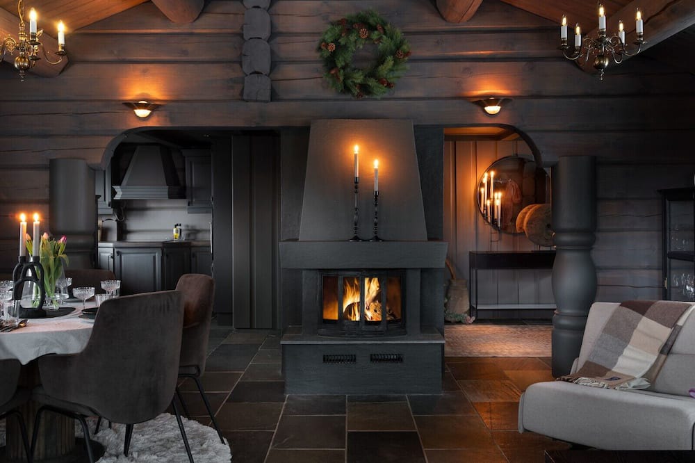 Hol Municipality Cabin | By the slopes! Cabin in Vestlia/Geilo sleeps 13. Modern, cozy, wifi.