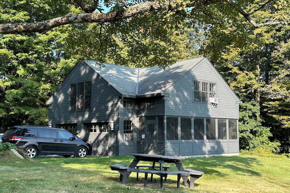 Tyringham Apartment | Charming studio loft in The Berkshires surrounded by 20 acres of nature
