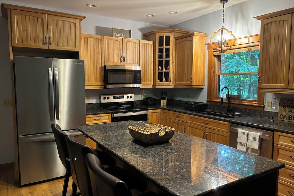 Jay House | Spacious 4-bedroom home only 4 miles from skiing, golf, water park and more!
