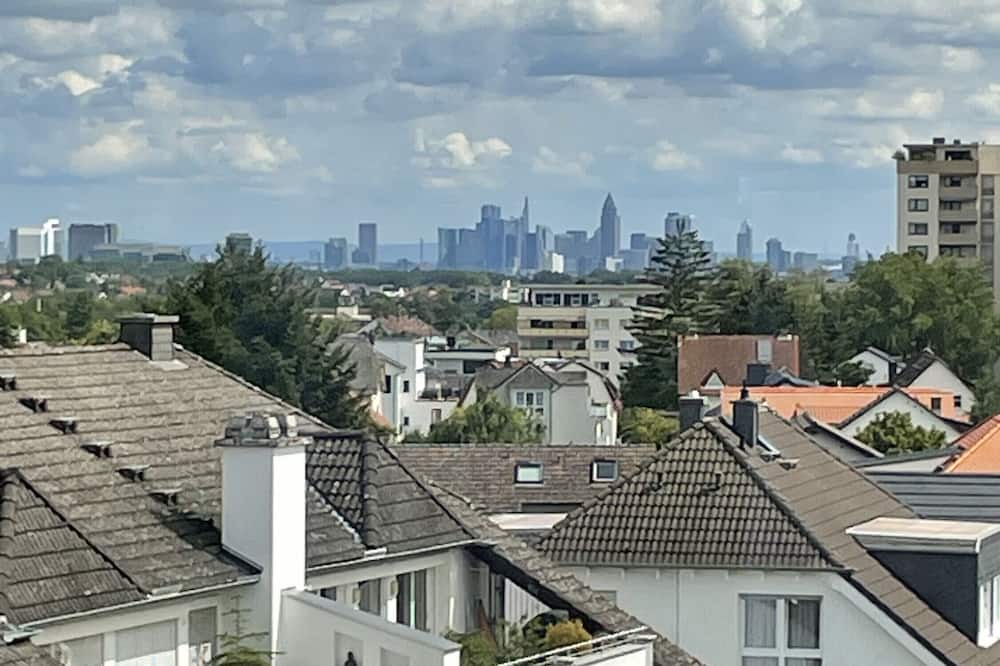 Bad Soden am Taunus Apartment | Apartment 'Taunus-Zimmer Skyline-Blick' with Wi-Fi