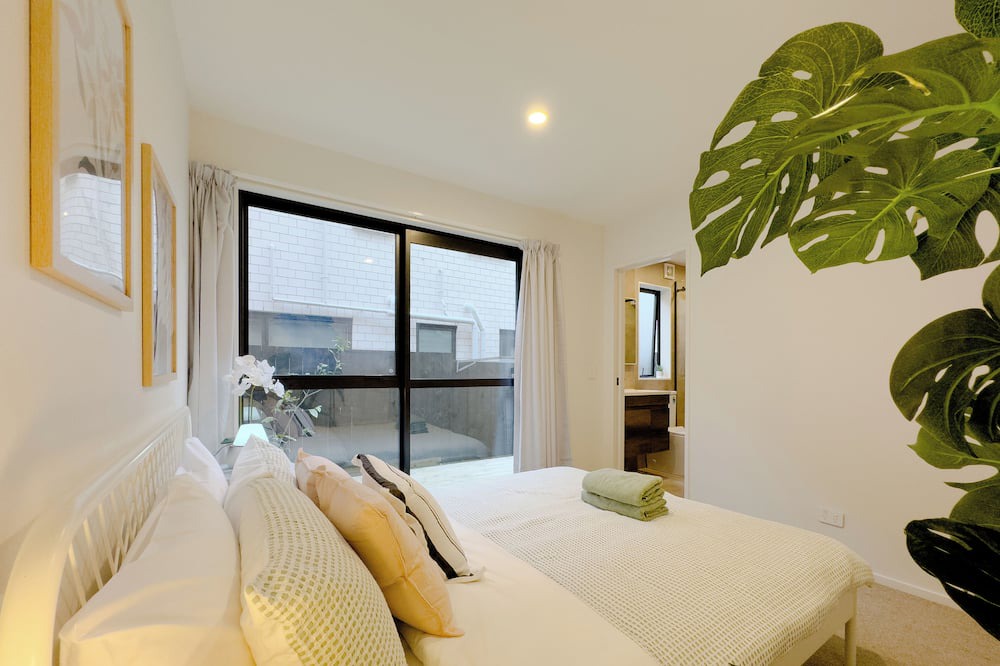 Mount Wellington Bed & Breakfast | One-Bedroom En Suite in Sylvia Park
