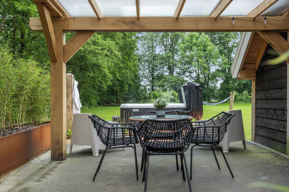 Triemen House | Luxurious stay in the middle of the Frisian countryside with whirlpool