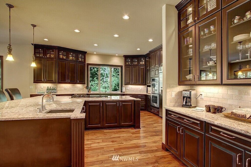 Maltby House | Huge Luxury 4-bedroom+ house in Echo lake/Maltby area with WiFi, AC