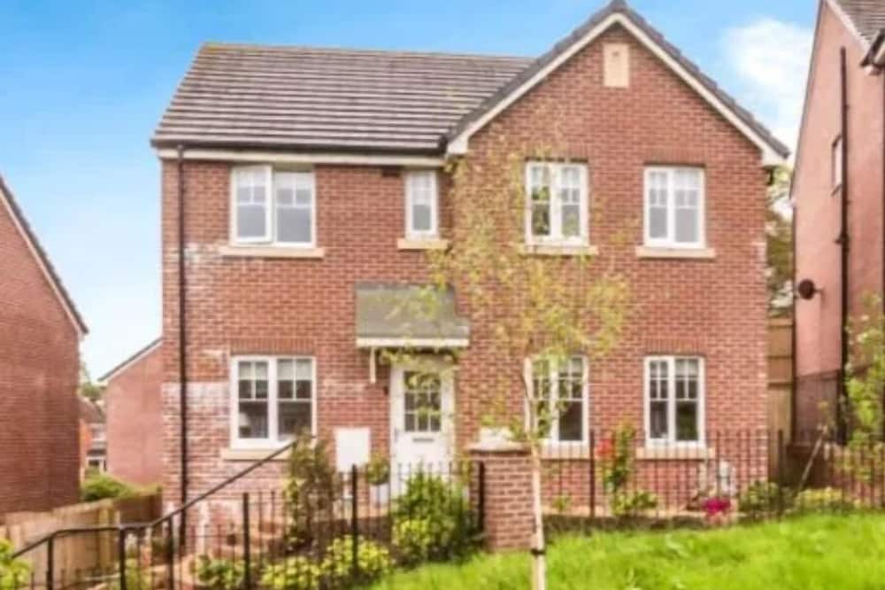 Llanedy House | Tranquil Retreat in Swansea Countryside