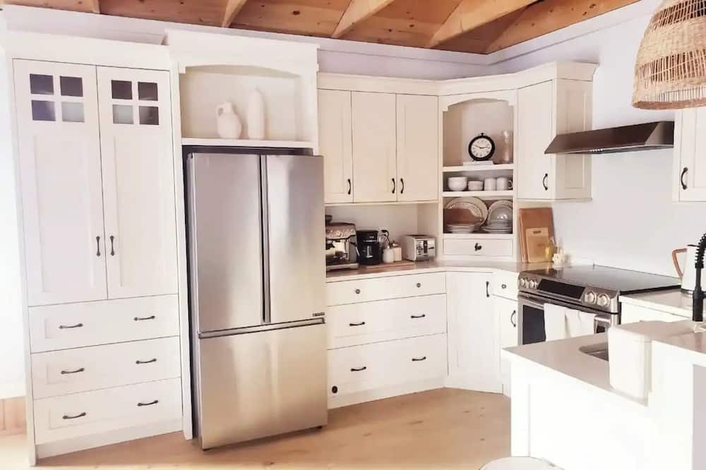 Grand Forks Cabin | Kootenay Cabin Suite