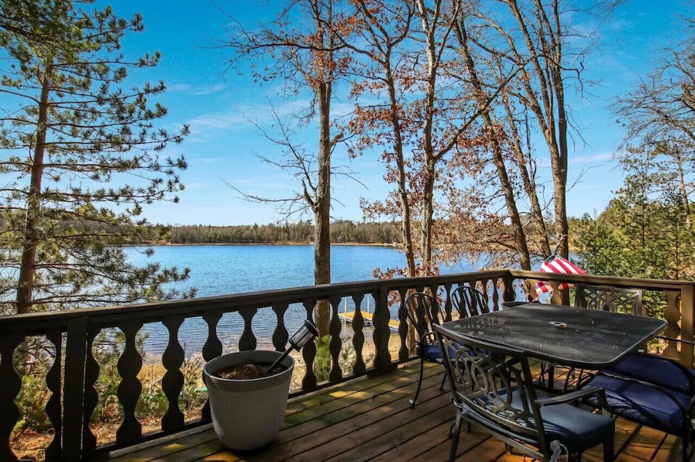 Webster Cabin | Peaceful retreat on quiet and sought after Pike Lake