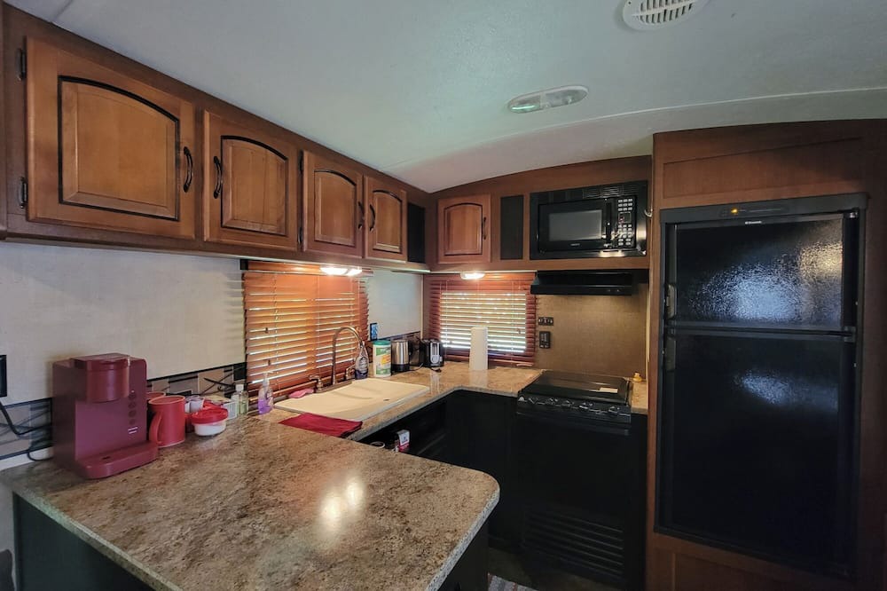 Hollywood House | Cozy RV in Hollywood, MD with AC and WiFi for a relaxing stay