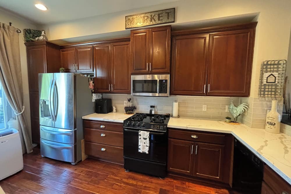 Issaquah Highlands House | Cozy 3-bedroom townhome in charming Issaquah Highlands area with WiFi.