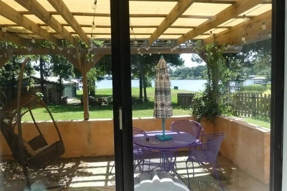 Larue Apartment | Studio with boat lift on Lake Palestine, TX