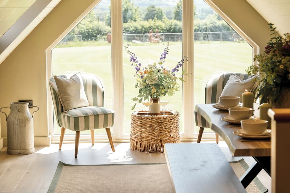 Calne Cottage | Cosy country getaway with a hot tub!