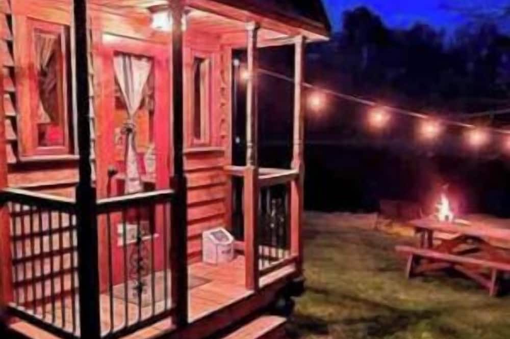 Dewy Rose Cabin | Cozy Tiny House near Athens, GA