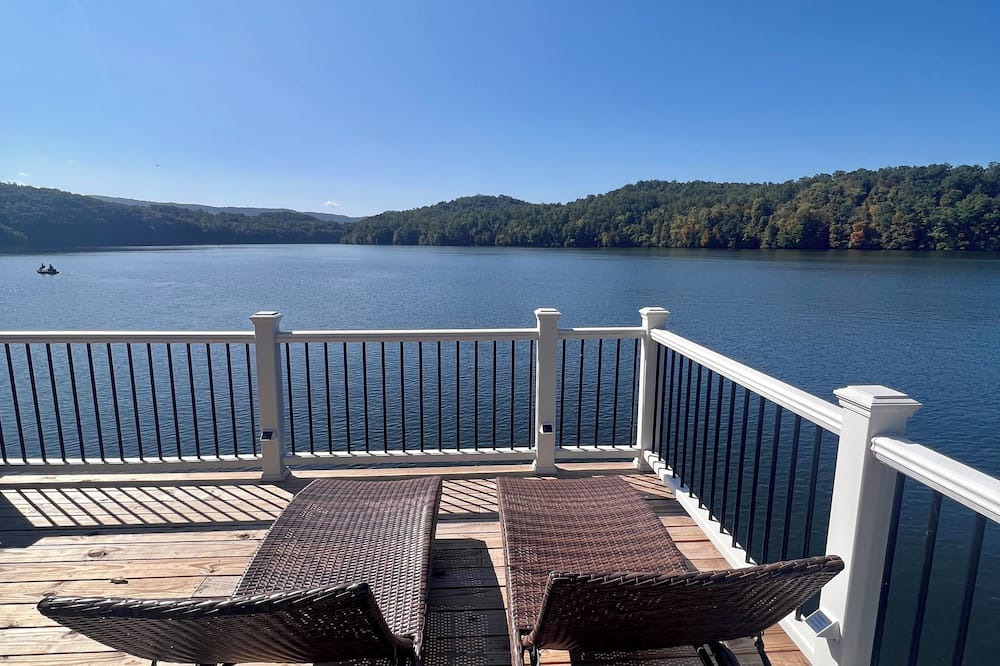 Ingles House | Claytor Lake Direct Waterfront Home Beautiful Private Awesome Views VT Radford