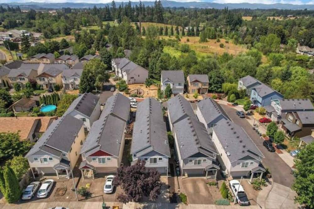 Hillsboro House | Experience modern comfort and convenience in the heart of Hillsboro at this 3BR 2.5BA private home