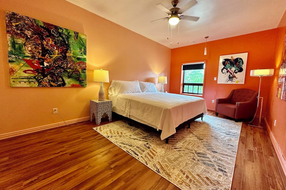 Gananoque Apartment | Art House - apartment in Gananoque