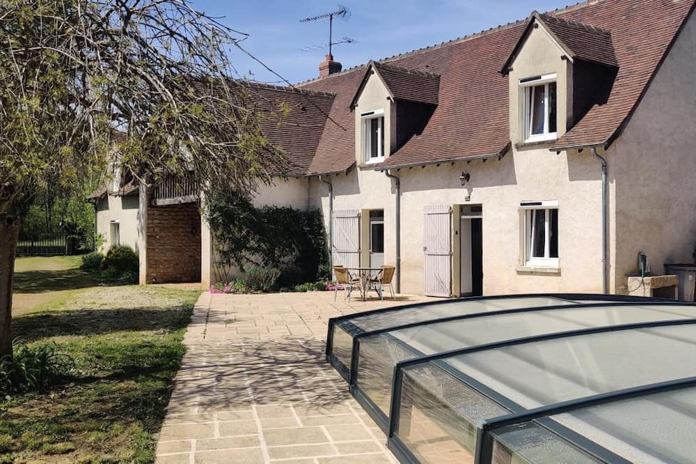 Thevet-Saint-Julien House | Holiday Home 'La Pouzerie' with Private Pool, Private Terrace and Wi-Fi