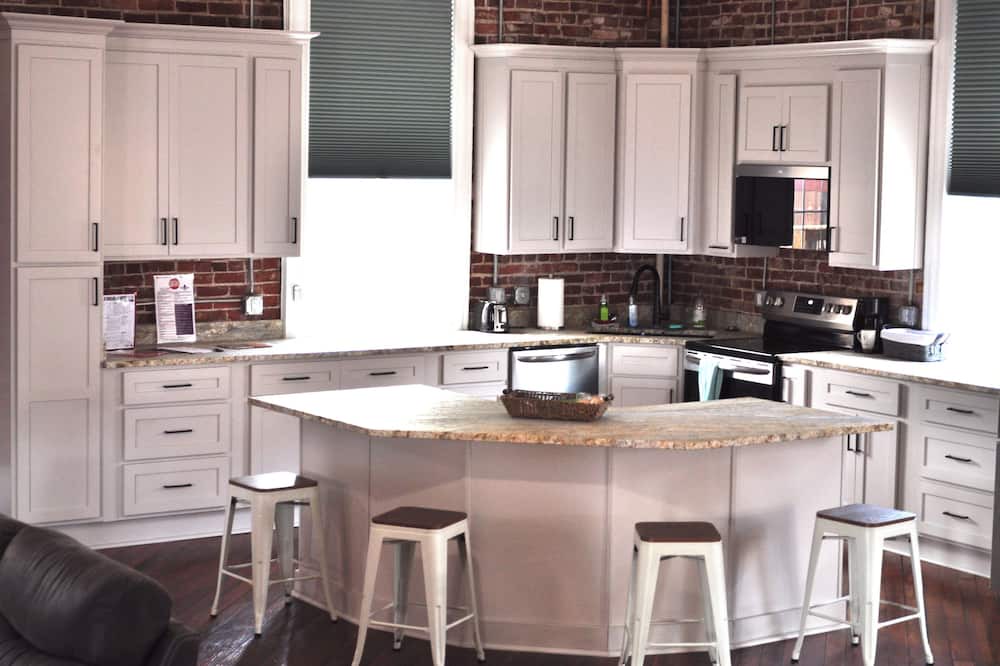 Danville Apartment | Beautiful 2-bedroom loft apartment with AC and WiFi in lovely Danville