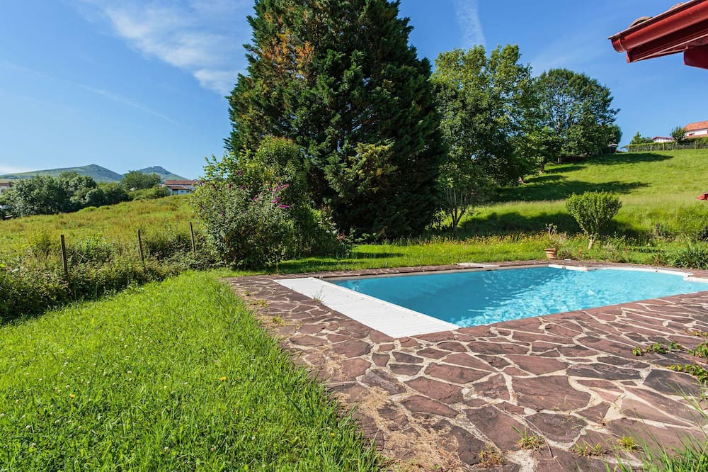 Espelette Villa | Villa Espelette, 5 bedrooms, 10 persons