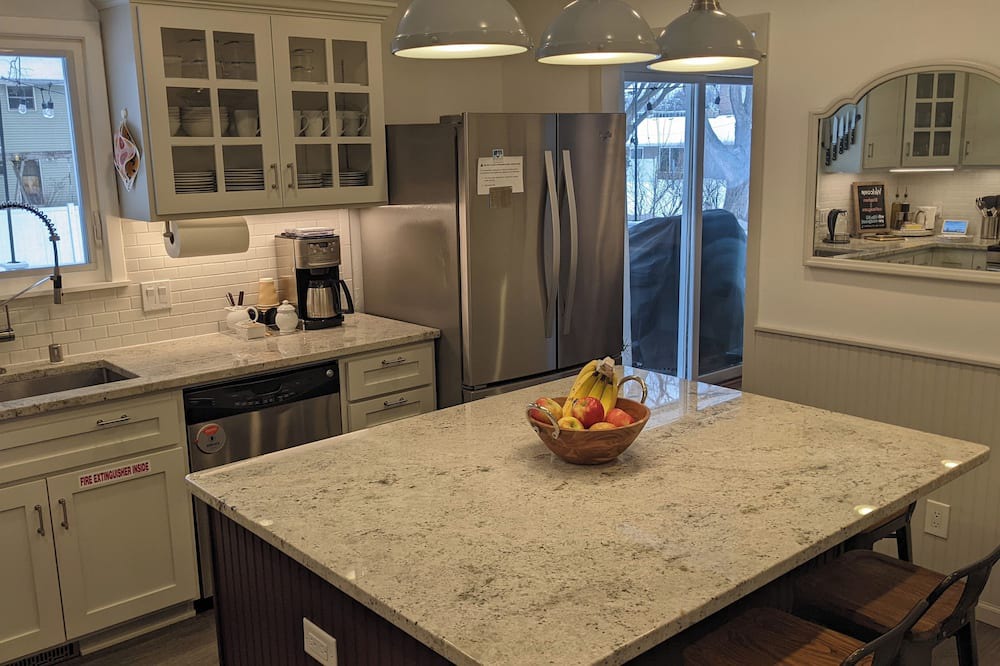 Middleton House | Elegant home w/well-equipped kitchen, big yard, & many entertainment options