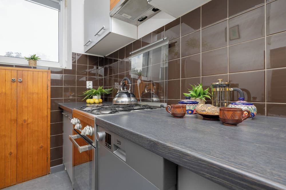 Saska Kepa Apartment | Apartment With Balcony by Renters