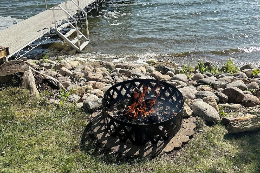 Villard Cabin | Cozy, pet friendly 2-bedroom cabin on beautiful lake Amelia.