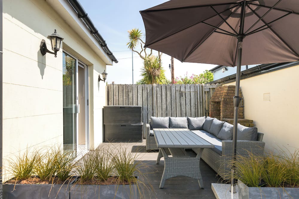 Delgany Apartment | Greystones Garden Studio for 2 down at the Harbour