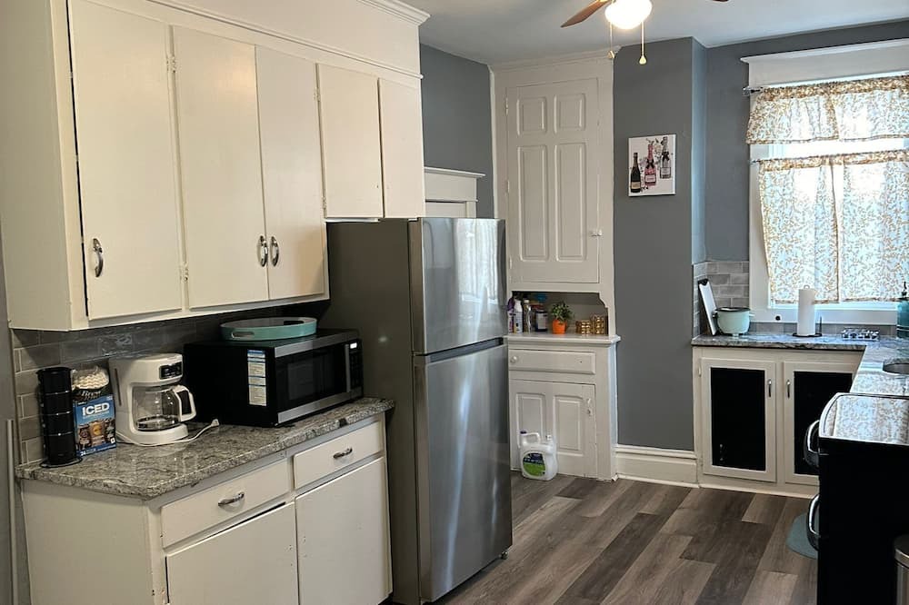 Hagerstown House | Spacious 4-bedroom home in charming historic Hagerstown, featuring WiFi and AC.