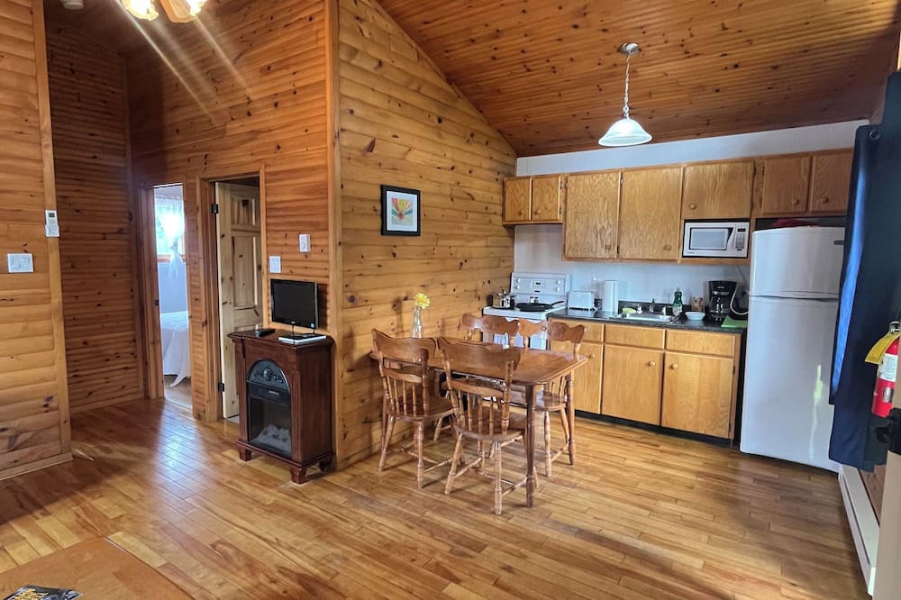 Sandringham Cabin | Adaline's Cottage at Sandringham
