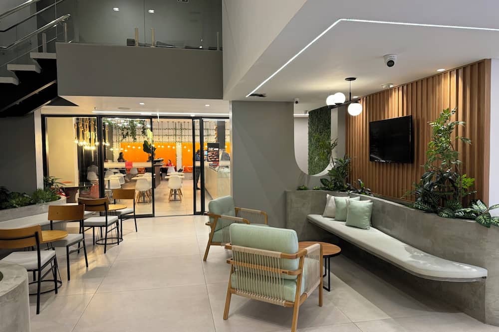 Agua Verde Apartment | Studio completo no Batel, com cozinha, Wi-Fi e mesa para trabalho/refeições