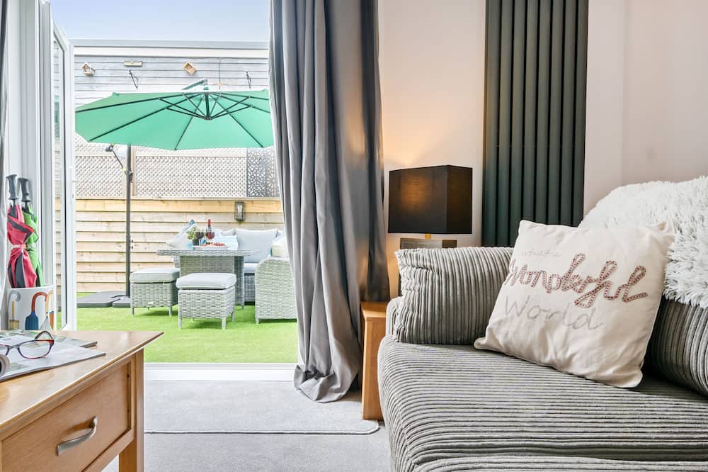 Stalbridge Cottage | Bentley's Retreat sleeps 2 guests in 1 bedroom