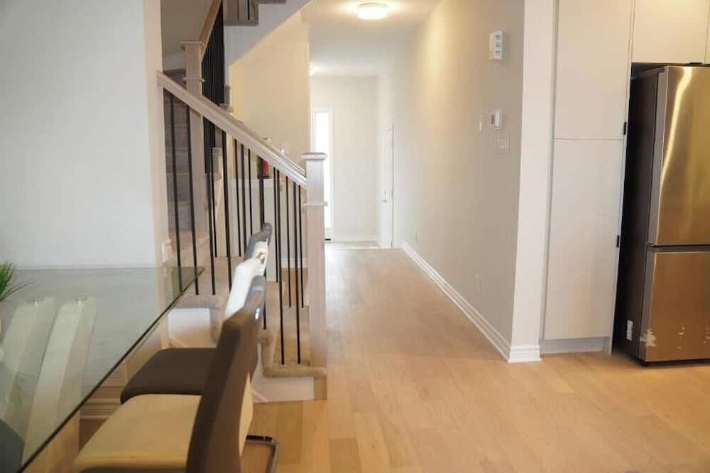 Chapel Hill South House | Clean, beautiful and spacious home close to gyms, malls and restaurants