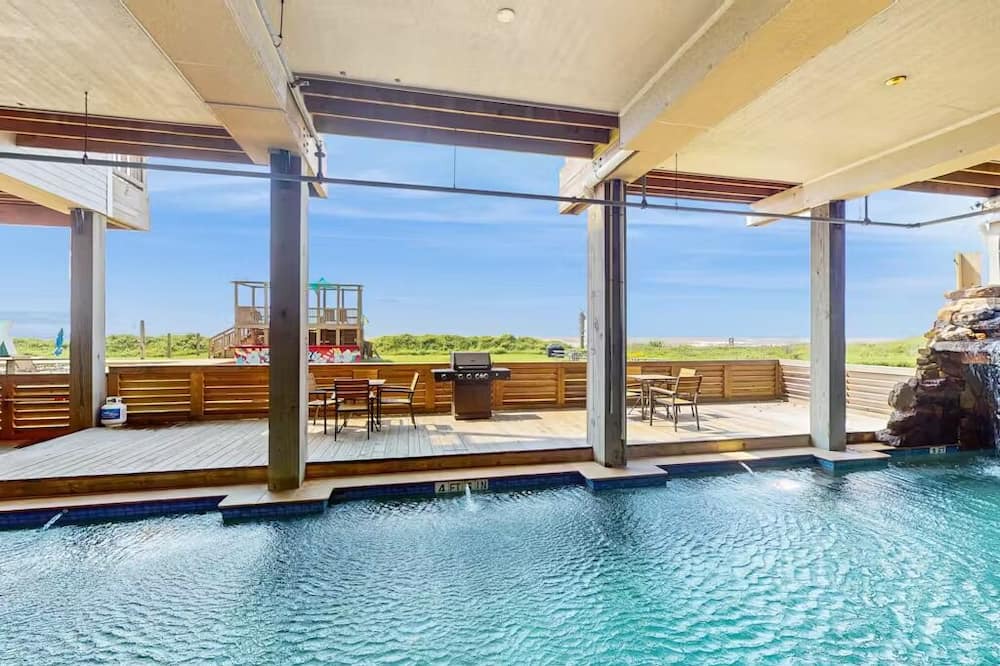 Port Bolivar Cabin | Cozy cabin in oceanfront Bolivar Peninsula with WiFi, AC, Private Pool, Games