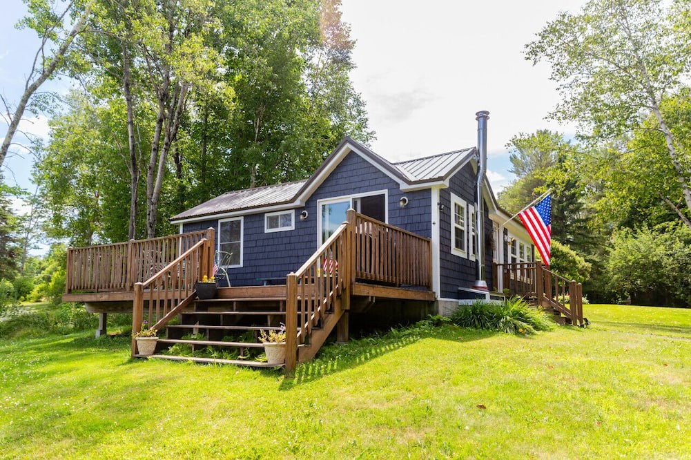 Belfast House | Swan Lake Multi Family Property