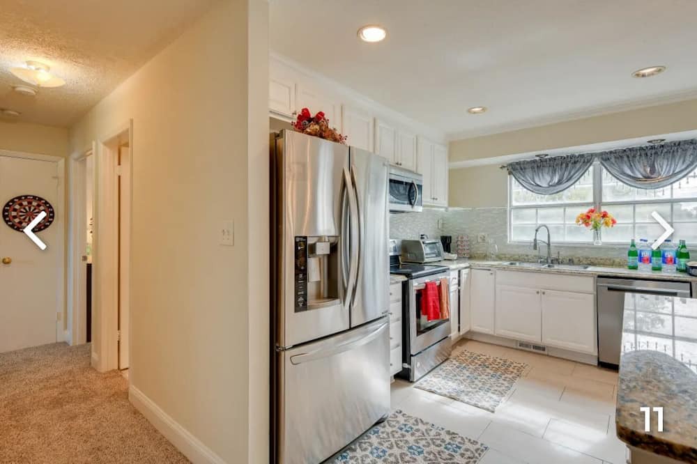 Oxon Hill-Glassmanor House | Entire 5-bedroom house in lovely Fort Washington with AC, WiFi, free parking