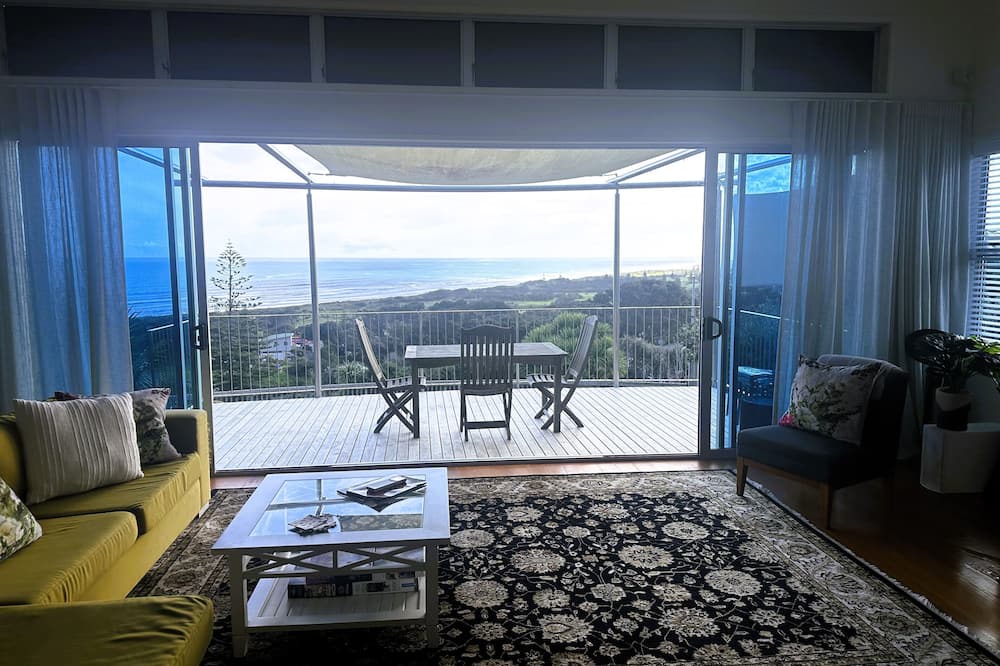 Muriwai House | Stunning views