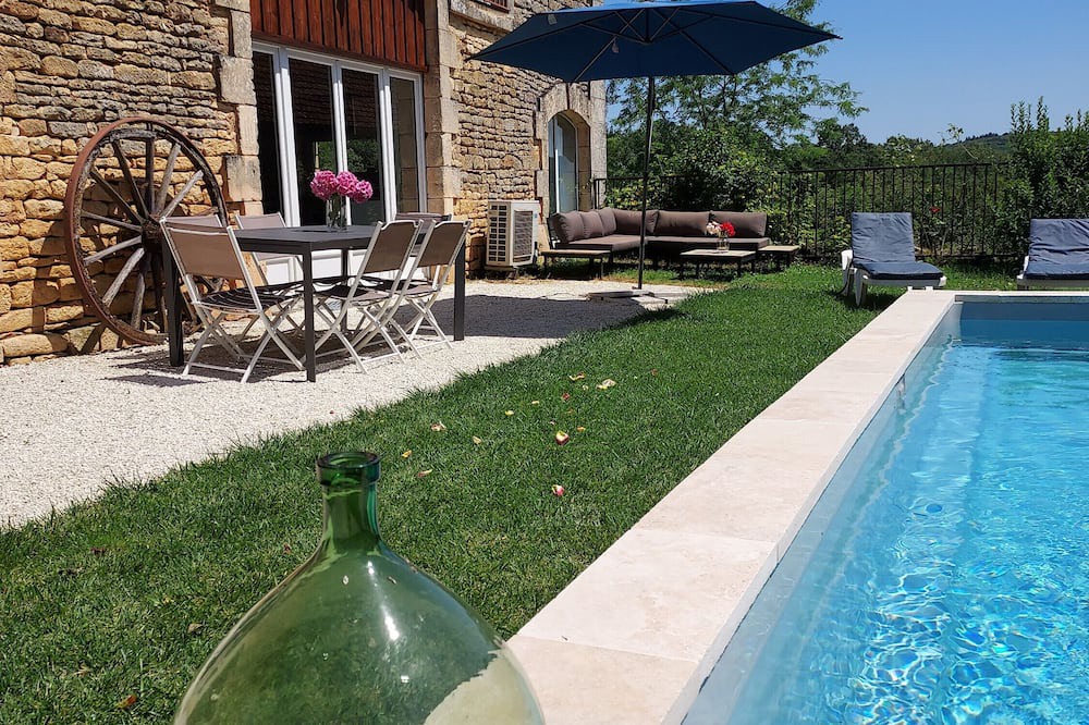 Archignac House | Holiday Home 'Gîte De Charme Avec Piscine Privée' with Private Terrace and Air Conditioning