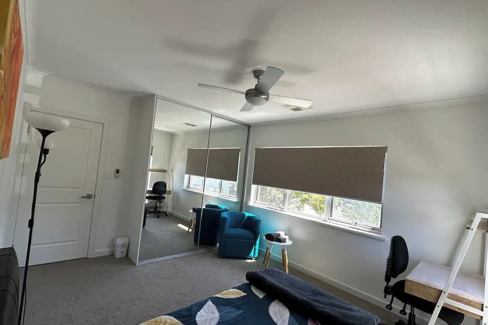 Mawson Lakes House | Room in Mawson Lakes