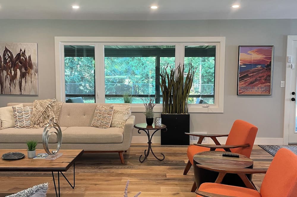 Battle Creek House | Lovely Mid Century Modern Ranch