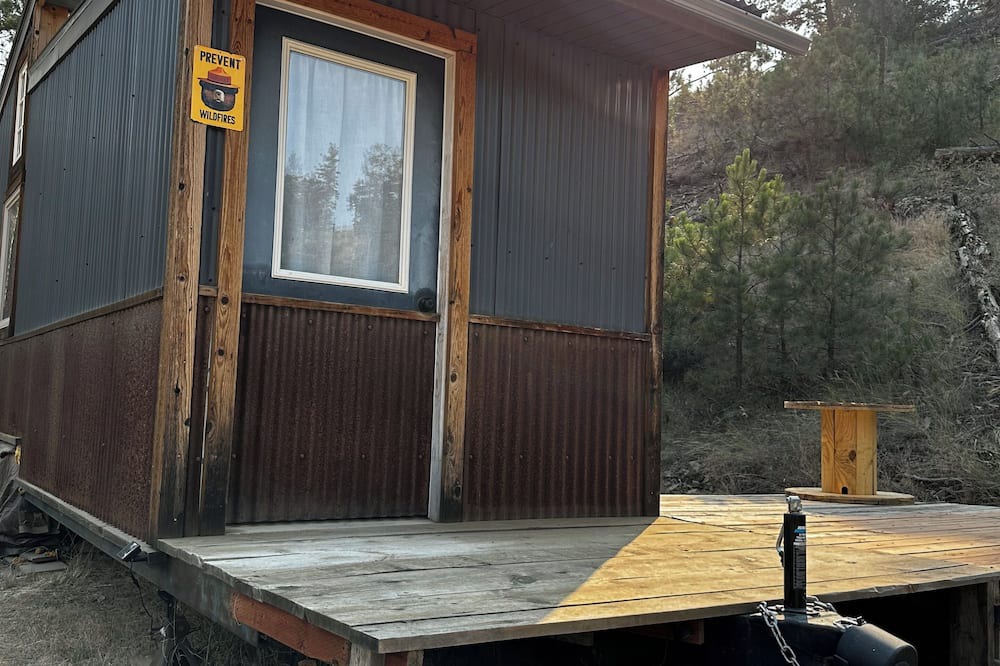 Helena RV Rental | Campsite at the Causeway, centrally located to Lake Helena, Missouri River.
