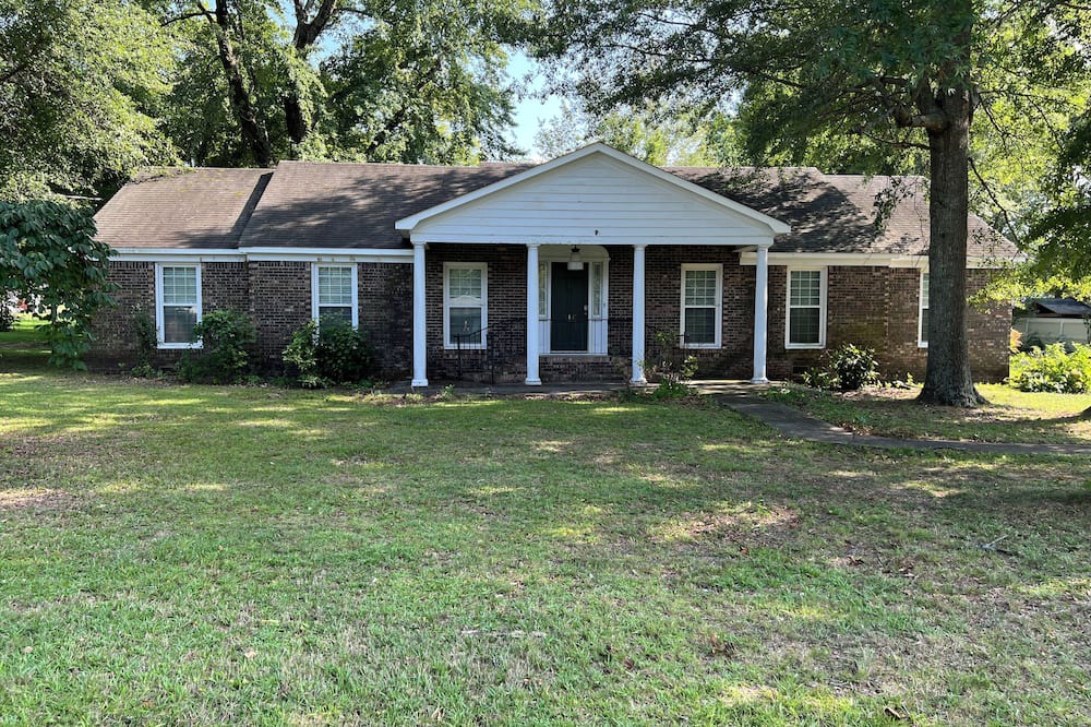 Arab House | Spacious 4 bedroom 3 fullbath home <10 mi to Guntersville Lake, 20 mi to Cullman