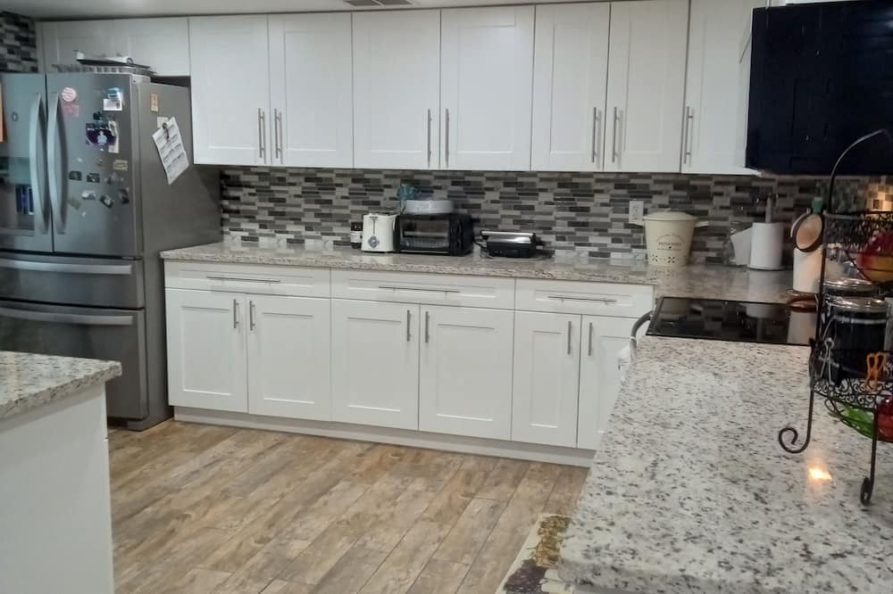 Park Lake Estates House | Cozy 3-bedroom house in tranquil New Port Richey with WiFi, AC