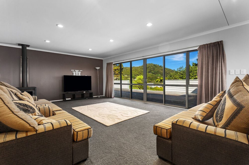 Te Kaha House | Kererū Coastal Retreat
