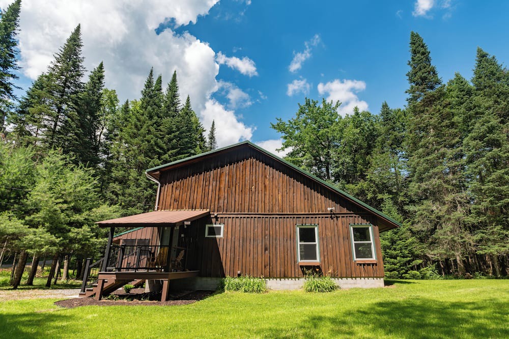 Woodgate Cabin | Beautiful 2- bedroom cabin in the Adirondacks with beach/lake access