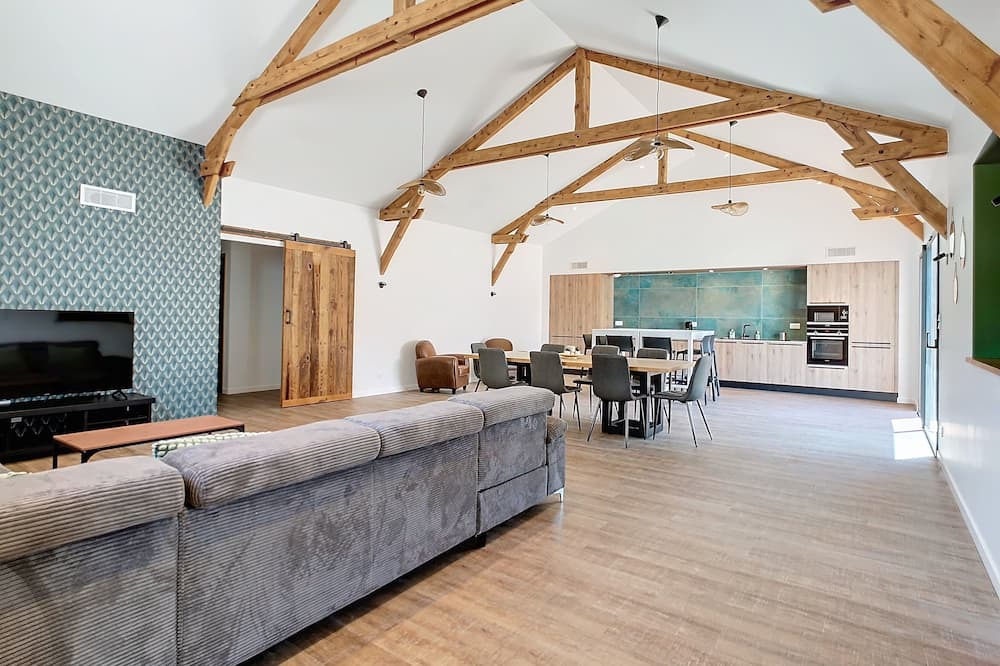 Maclas House | Maison Rénovée de 160m2 au Coeur du Parc du Pilat