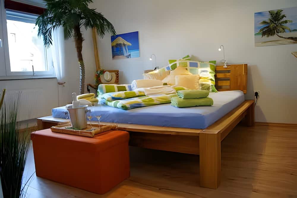 Hagenburg Apartment | Apartment 'Ferienwohnung Frangipani' with Balcony and Wi-Fi