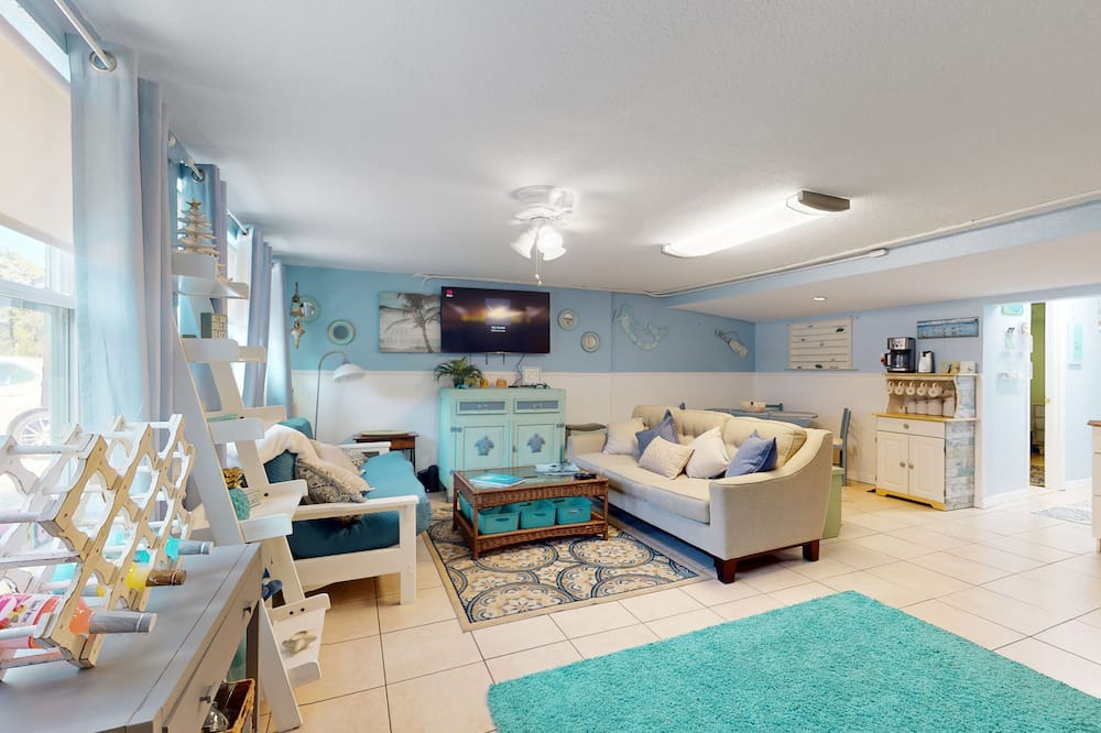 Chassahowitzka House | Cozy coastal home with plenty of space and close to springs