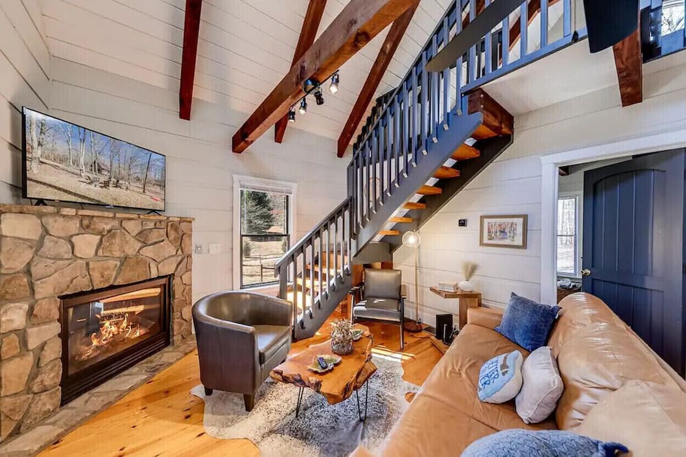 Demorest Cabin | Riverland Retreat, Cozy Cabin on Soque River in Demorest. Pet-Friendly!