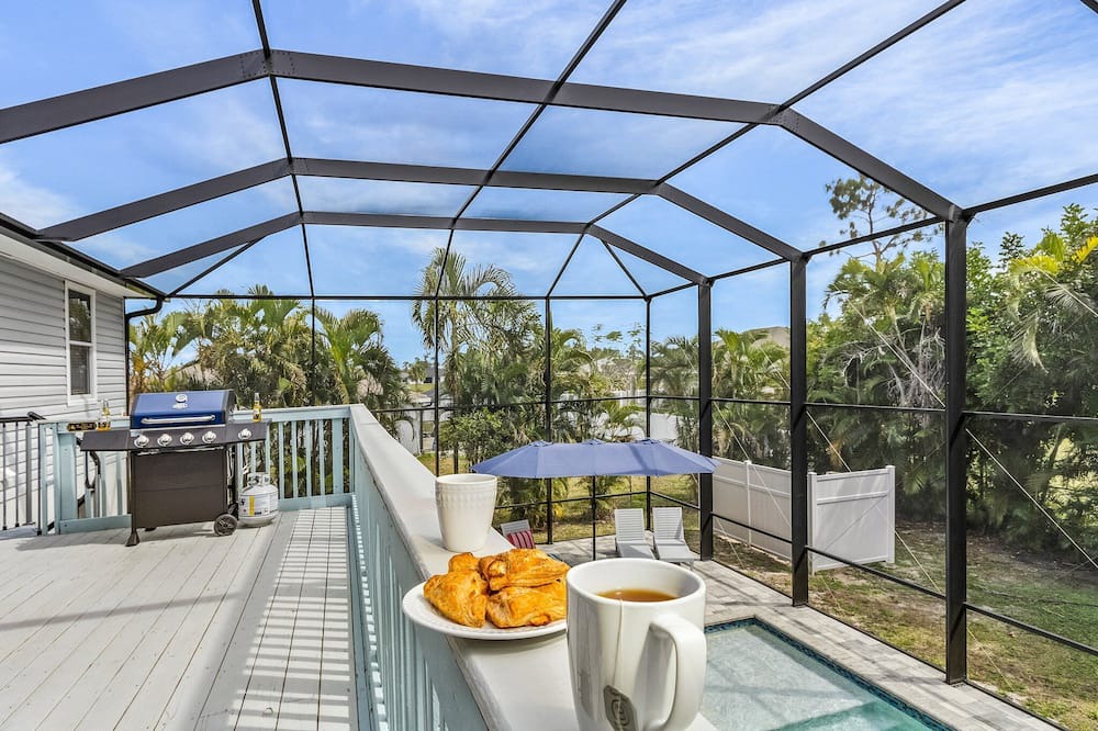 Jacarandas House | Sunny Palms Paradise: 6 Bedroom Villa Heated Pool