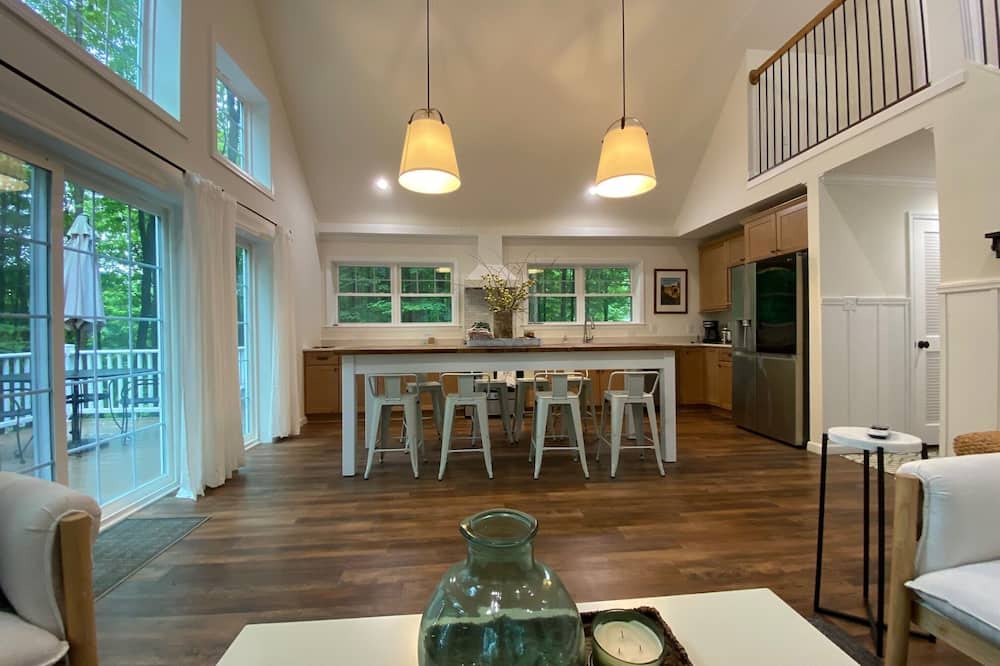 Treasure Lake House | NEW! Lake view newly built home on Bimini in Treasure Lake!